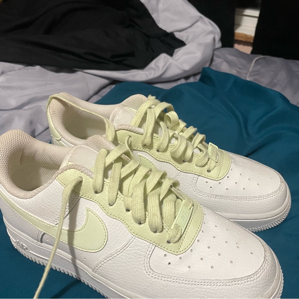 nike air force 1 07 white barely volt